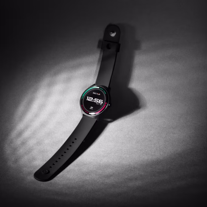 Montre Connectée Homme Sector S-06, Smartwatch IP68, Boîtier Synthétique - Noir 51x45mm, Bracelet Plastique Noir, Verre Minéral - R3251551001