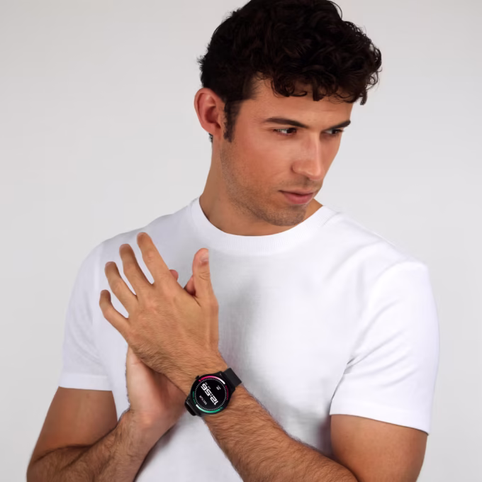 Montre Connectée Homme Sector S-06, Smartwatch IP68, Boîtier Synthétique - Noir 51x45mm, Bracelet Plastique Noir, Verre Minéral - R3251551001