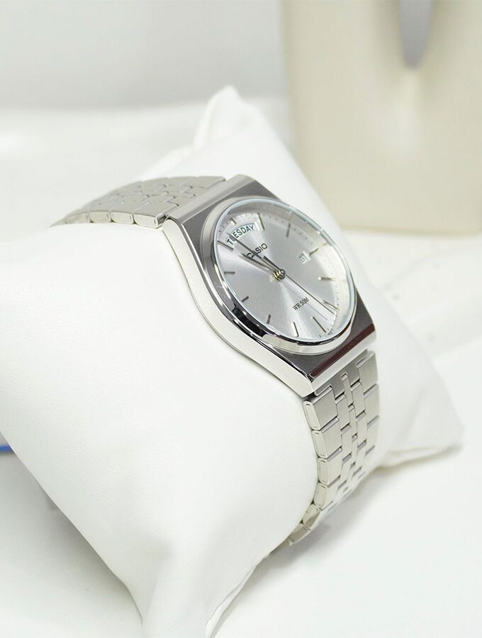 Montre Homme Casio MTP-B146D-7AVDF – Acier inoxydable, 40,8 mm, Bracelet acier, Résistante 50m, Affichage jour/date, Précision ±20s/mois, Verre minéral, 3 ans autonomie