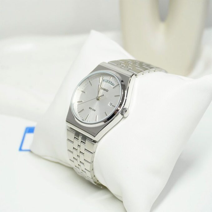 Montre Homme Casio MTP-B146D-7AVDF – Acier inoxydable, 40,8 mm, Bracelet acier, Résistante 50m, Affichage jour/date, Précision ±20s/mois, Verre minéral, 3 ans autonomie