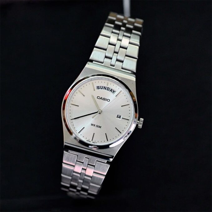 Montre Homme Casio MTP-B146D-7AVDF – Acier inoxydable, 40,8 mm, Bracelet acier, Résistante 50m, Affichage jour/date, Précision ±20s/mois, Verre minéral, 3 ans autonomie