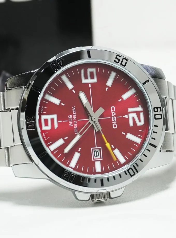 Montre Homme Casio - Acier Inoxydable, Étanche 50m, Dateur, Précision ±20s/mois, Bracelet Métal - Argenté - 49x45x10,3mm - 118g - MTP-VD01D-4BVUDF