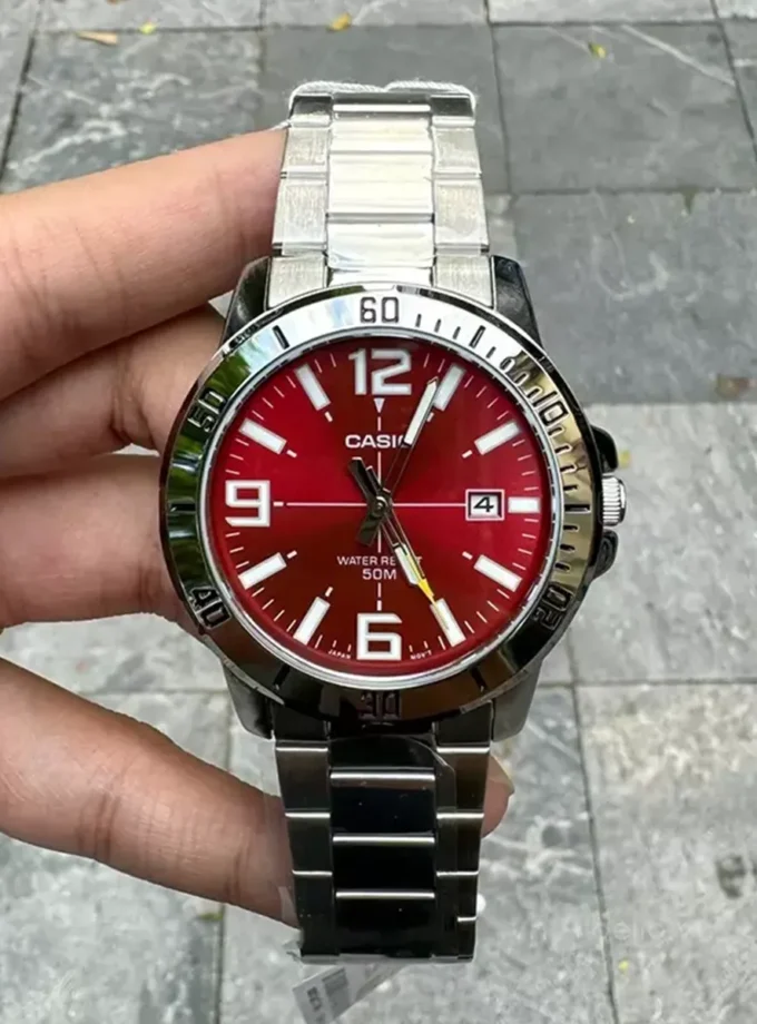 Montre Homme Casio - Acier Inoxydable, Étanche 50m, Dateur, Précision ±20s/mois, Bracelet Métal - Argenté - 49x45x10,3mm - 118g - MTP-VD01D-4BVUDF