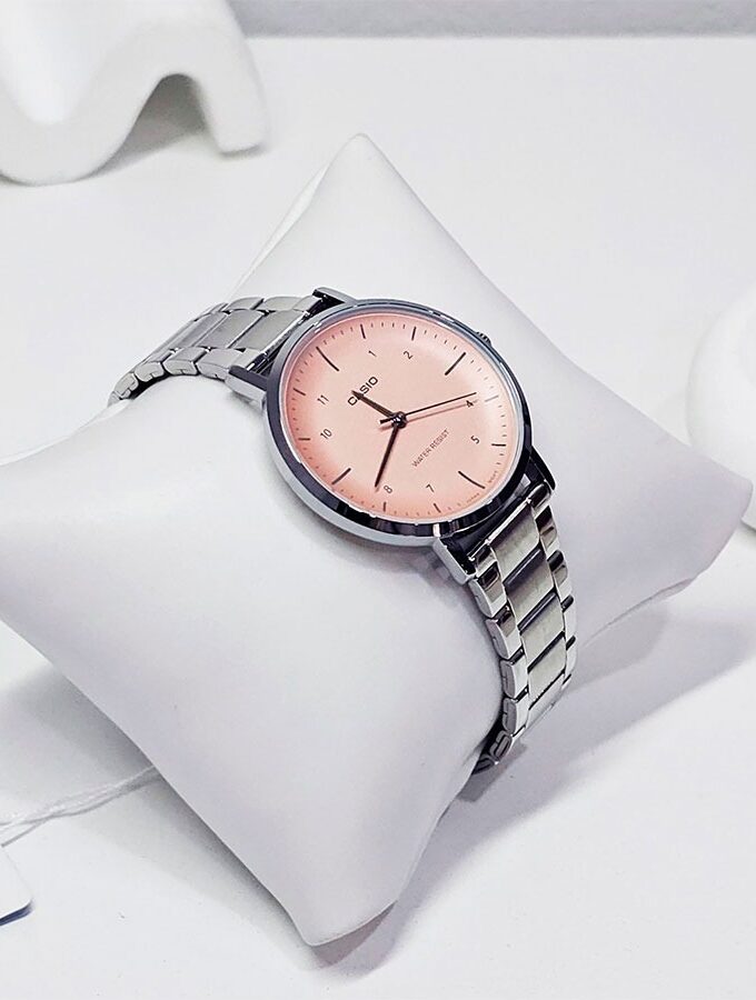 Montre Casio - Femme - Analogique, Chronométrage, Résistante à leau, Autonomie 3 ans - Bracelet Acier Inoxydable - Argent/Rose - LTP-VT03D-4BDF