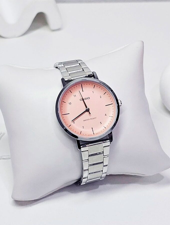 Montre Casio - Femme - Analogique, Chronométrage, Résistante à leau, Autonomie 3 ans - Bracelet Acier Inoxydable - Argent/Rose - LTP-VT03D-4BDF
