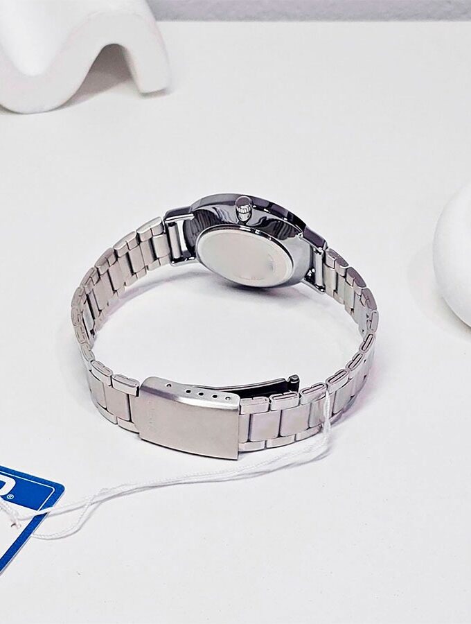 Montre Casio - Femme - Analogique, Chronométrage, Résistante à leau, Autonomie 3 ans - Bracelet Acier Inoxydable - Argent/Rose - LTP-VT03D-4BDF