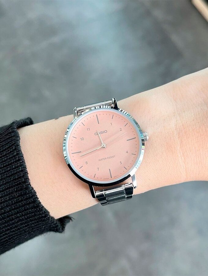 Montre Casio - Femme - Analogique, Chronométrage, Résistante à leau, Autonomie 3 ans - Bracelet Acier Inoxydable - Argent/Rose - LTP-VT03D-4BDF