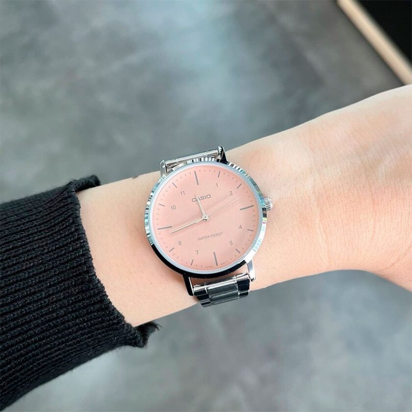 montre casio femme analogique, chronométrage, résistante à leau, autonomie 3 ans bracelet acier inoxydable argent/rose ltp vt03d 4bdf