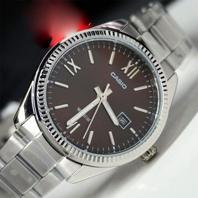 Montre Femme Analogique Casio - Acier Inoxydable, Cadran Rouge, Date, Etanche 50m - LTP-1302DD-5AVDF