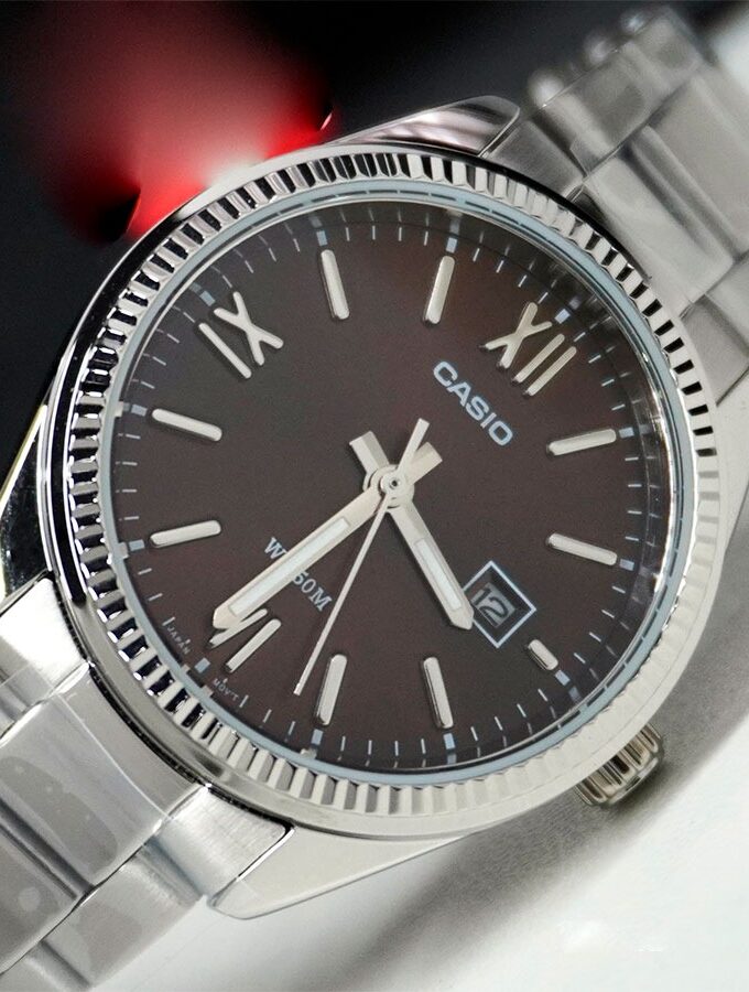 Montre Femme Analogique Casio - Acier Inoxydable, Cadran Rouge, Date, Etanche 50m - LTP-1302DD-5AVDF