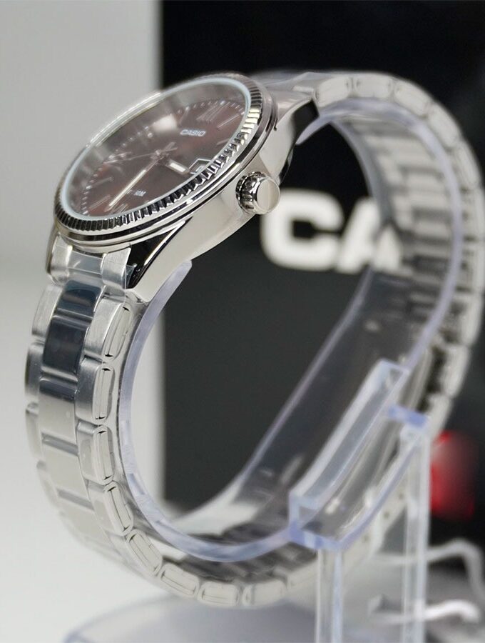 Montre Femme Analogique Casio - Acier Inoxydable, Cadran Rouge, Date, Etanche 50m - LTP-1302DD-5AVDF