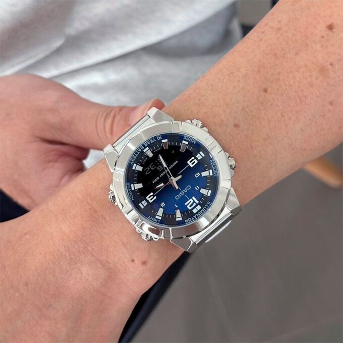 Montre Casio AMW-870DA - Homme - Heure mondiale, Chronomètre, Alarme, LED ambre - Acier inoxydable - Argent - AMW-870DA-2A2VDF