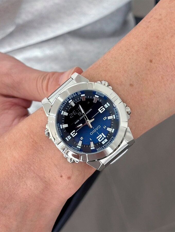 Montre Casio AMW-870DA - Homme - Heure mondiale, Chronomètre, Alarme, LED ambre - Acier inoxydable - Argent - AMW-870DA-2A2VDF