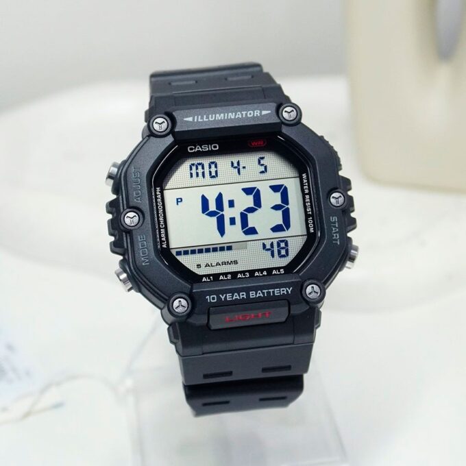 Montre Homme Casio - Heure universelle, Chronomètre 1/100s, 5 alarmes, LED orange, Bracelet en résine - Étanchéité à 10M - AE-1600H-1AVDF