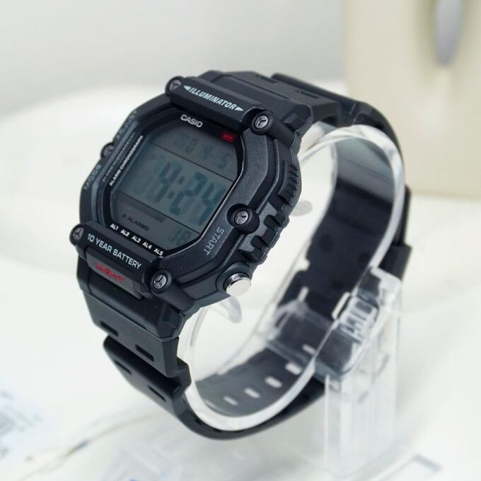 Montre Homme Casio - Heure universelle, Chronomètre 1/100s, 5 alarmes, LED orange, Bracelet en résine - Étanchéité à 10M - AE-1600H-1AVDF