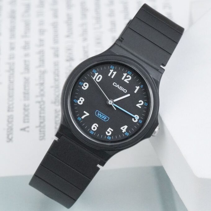 Montre Casio LQ-24B-1BDF - Femme - Analogique, Étanche, Bracelet Résine Bio - Boîtier 36.1 × 31.5 mm - Résine - Noir - Autonomie 3 ans - LQ-24B-1BDF