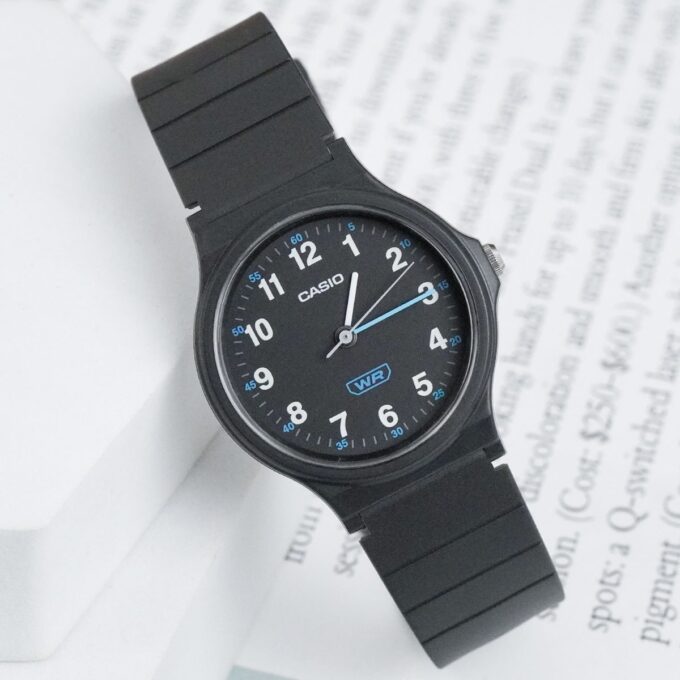 Montre Casio LQ-24B-1BDF - Femme - Analogique, Étanche, Bracelet Résine Bio - Boîtier 36.1 × 31.5 mm - Résine - Noir - Autonomie 3 ans - LQ-24B-1BDF