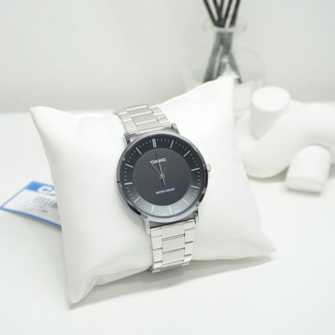 Montre homme Casio MTP-VT04D-1EDF – Acier inoxydable, 46×40 mm, verre minéral, bracelet métal, étanche, autonomie 3 ans, référence MTP-VT04D-1EDF