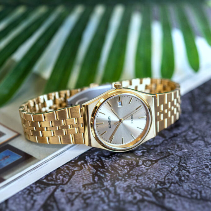 Montre Casio MTP-B145G-9AVDF - Homme - Acier inoxydable, Étanche 5 bar, Bracelet ajustable, Autonomie 3 ans - Placage ionique or - Verre minéral - Ref MTP-B145G-9AVDF