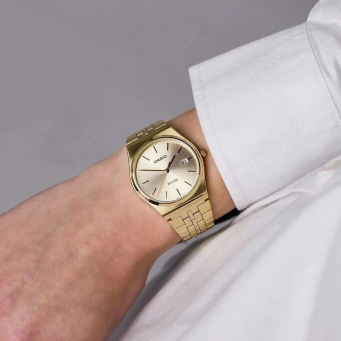 Montre Casio MTP-B145G-9AVDF - Homme - Acier inoxydable, Étanche 5 bar, Bracelet ajustable, Autonomie 3 ans - Placage ionique or - Verre minéral - Ref MTP-B145G-9AVDF