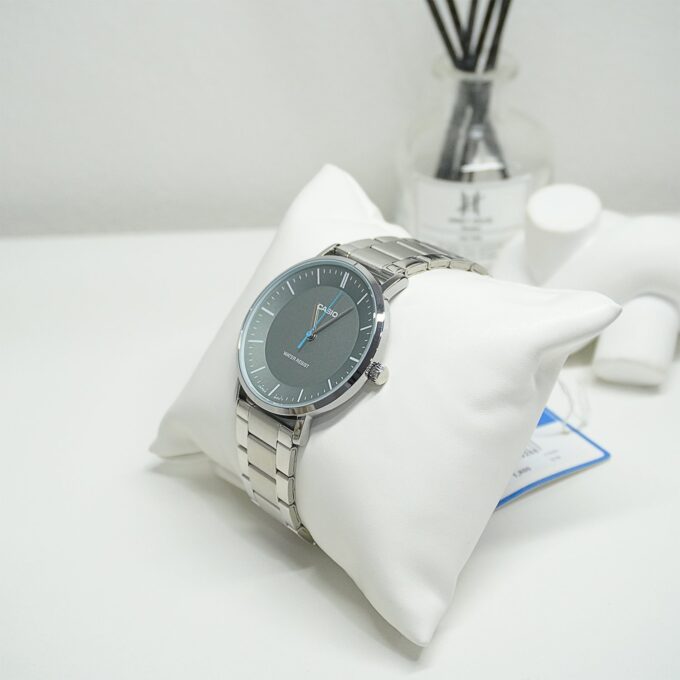 Montre analogique Casio Pour Homme, Minimaliste, Bracelet en Acier Gris, Cadran Gris Concave, 3 Aiguilles - MTP-VT04D-8EDF