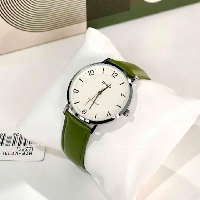 Montre analogique Casio Pour Homme, Minimaliste, Bracelet en Cuir Vert, Cadran Beige Concave, 3 Aiguilles - MTP-VT03L-7BDF