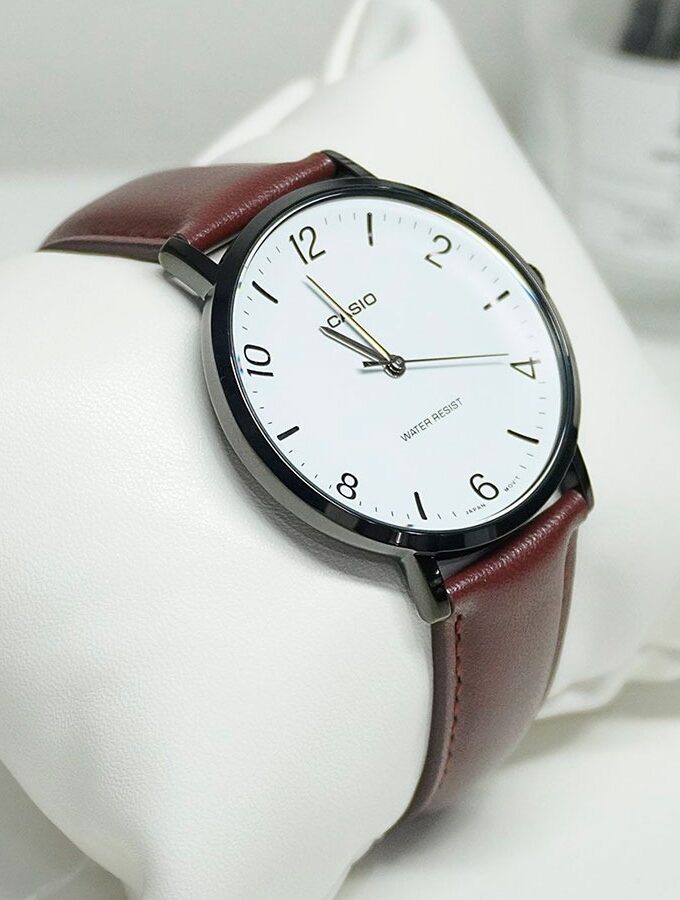 Montre Analogique Casio Pour Homme, Minimaliste, Bracelet en Cuir Marron, Cadran Blanc Concave, 3 Aiguilles - MTP-VT03BL-7BDF