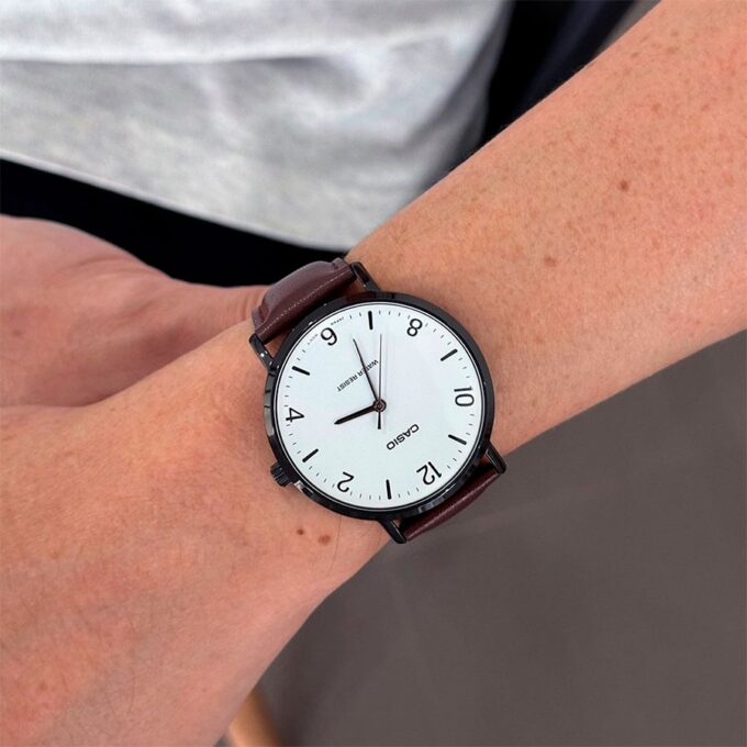 Montre Analogique Casio Pour Homme, Minimaliste, Bracelet en Cuir Marron, Cadran Blanc Concave, 3 Aiguilles - MTP-VT03BL-7BDF