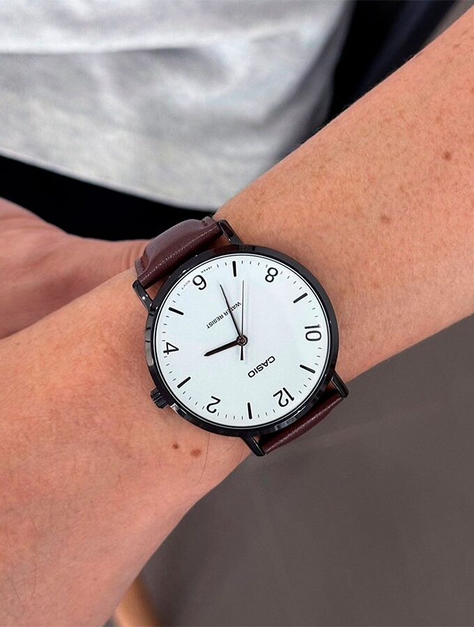 Montre Analogique Casio Pour Homme, Minimaliste, Bracelet en Cuir Marron, Cadran Blanc Concave, 3 Aiguilles - MTP-VT03BL-7BDF