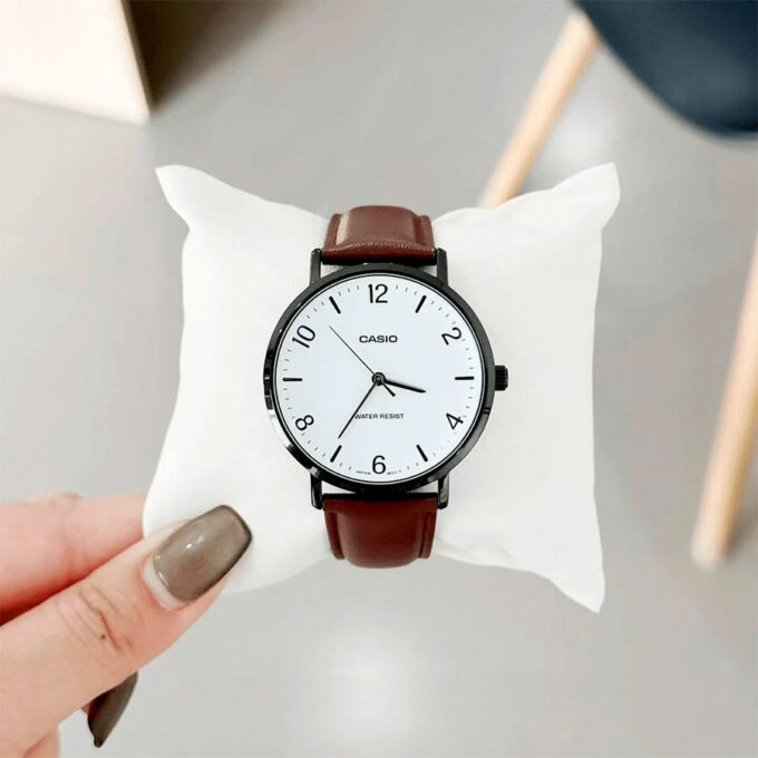 Montre Analogique Casio Pour Homme, Minimaliste, Bracelet en Cuir Marron, Cadran Blanc Concave, 3 Aiguilles - MTP-VT03BL-7BDF