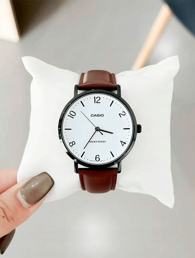 Montre Analogique Casio Pour Homme, Minimaliste, Bracelet en Cuir Marron, Cadran Blanc Concave, 3 Aiguilles - MTP-VT03BL-7BDF