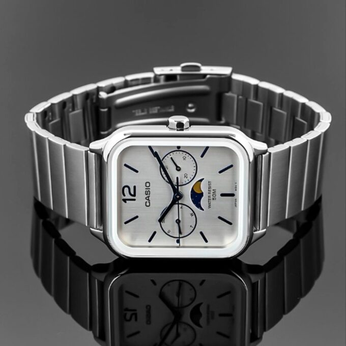 Montre Homme Casio Quartz Acier Inoxydable, Affichage Analogique, Jour-Date-Mois, Résistante à l’eau, Bracelet Argent, Cadran Blanc – MTP-M305D-7AVDF