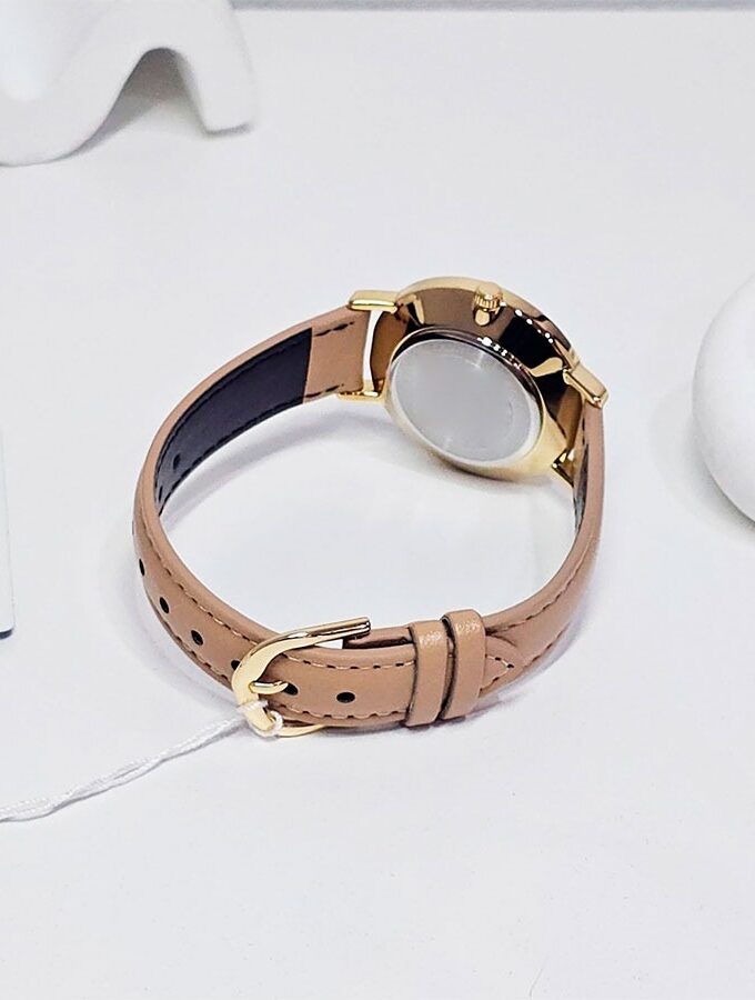 Montre Femme Quartz Analogique – Boîtier Boré 40x34mm, Verre Minéral, Bracelet Cuir Véritable, Etanche Usage Quotidien – LTP-VT03GL-4BDF