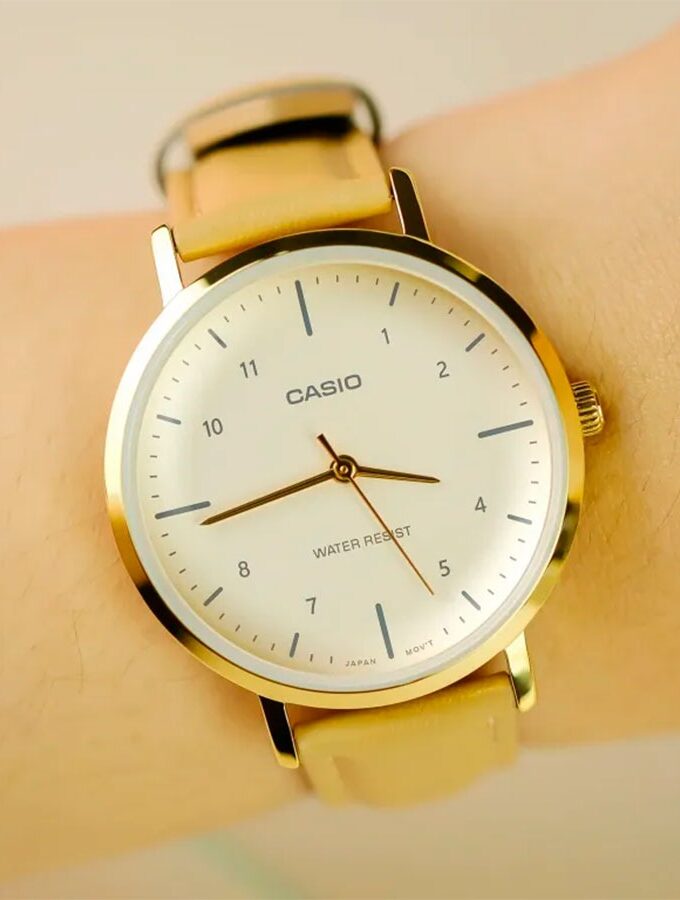 Montre Femme Quartz Analogique – Boîtier Boré 40x34mm, Verre Minéral, Bracelet Cuir Véritable, Etanche Usage Quotidien – LTP-VT03GL-4BDF