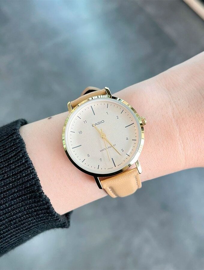 Montre Femme Quartz Analogique – Boîtier Boré 40x34mm, Verre Minéral, Bracelet Cuir Véritable, Etanche Usage Quotidien – LTP-VT03GL-4BDF