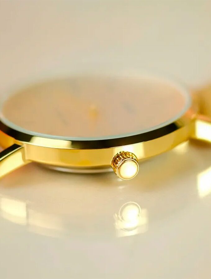 Montre Femme Quartz Analogique – Boîtier Boré 40x34mm, Verre Minéral, Bracelet Cuir Véritable, Etanche Usage Quotidien – LTP-VT03GL-4BDF