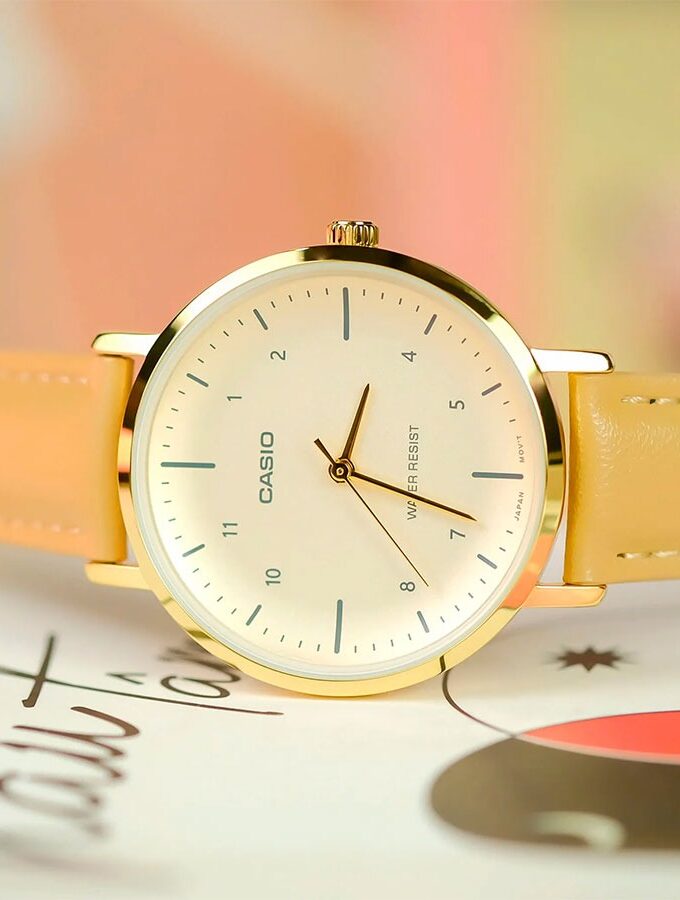 Montre Femme Quartz Analogique – Boîtier Boré 40x34mm, Verre Minéral, Bracelet Cuir Véritable, Etanche Usage Quotidien – LTP-VT03GL-4BDF