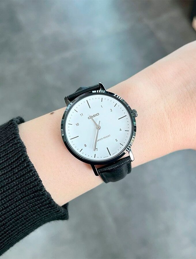 Montre femme Casio LTP-VT03BL-7BDF – Quartz, boîtier acier inoxydable 34mm, bracelet cuir noir, affichage analogique, cadran blanc - LTP-VT03BL-7BDF