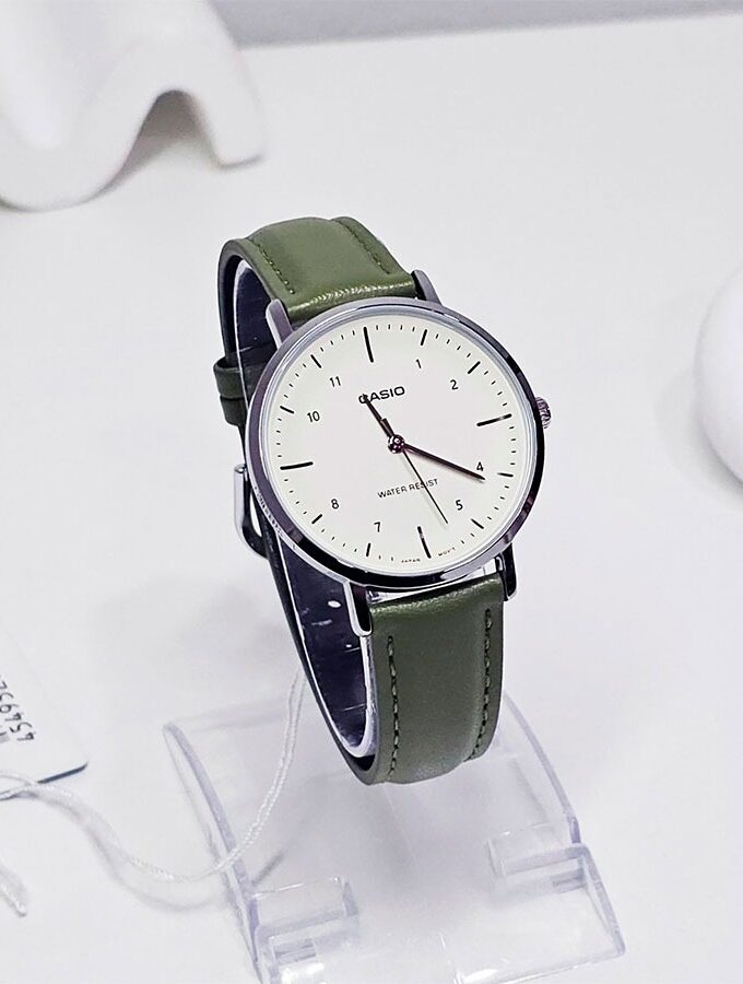 Montre Analogique Casio LTP-VT03L-3B pour Femme, Minimaliste, Bracelet en Cuir Vert, Cadran Beige Concave, 3 aiguilles - LTP-VT03L-3BDF