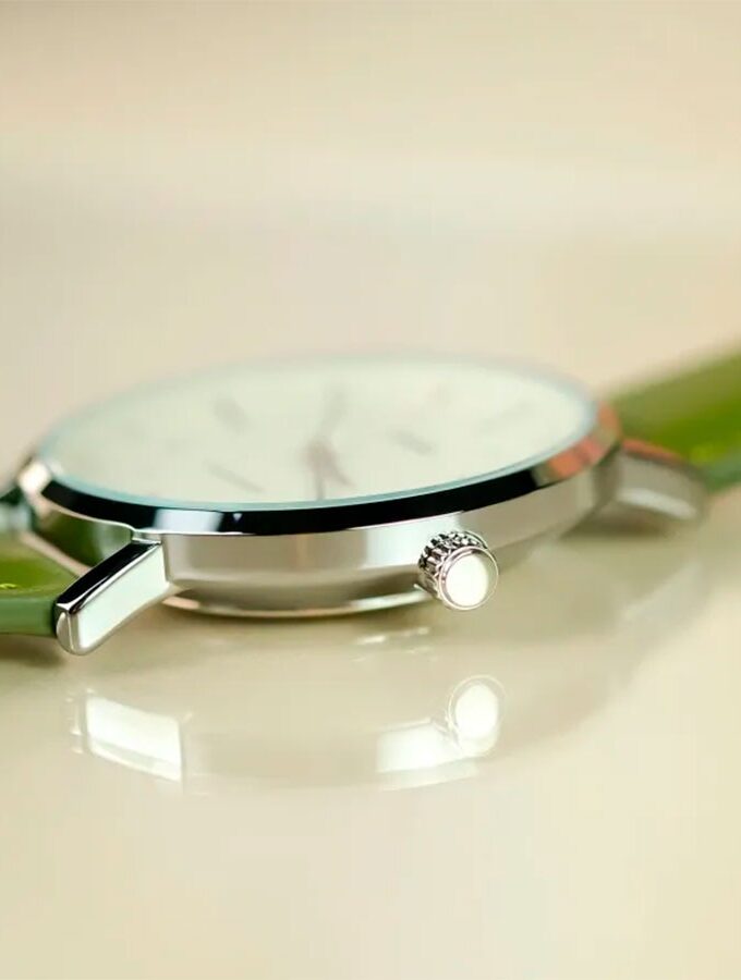 Montre Analogique Casio LTP-VT03L-3B pour Femme, Minimaliste, Bracelet en Cuir Vert, Cadran Beige Concave, 3 aiguilles - LTP-VT03L-3BDF