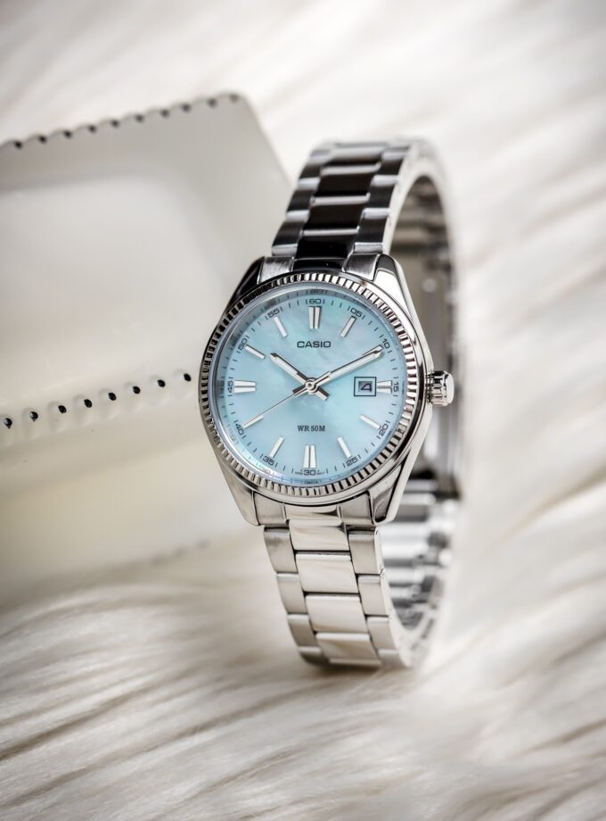 Montre Casio Femme - Cadran Nacre Bleu - Bracelet en Acier Inoxydable - Gris - LTP-1302DS-2AVDF