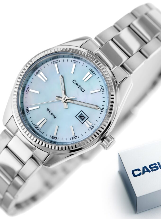 Montre Casio Femme - Cadran Nacre Bleu - Bracelet en Acier Inoxydable - Gris - LTP-1302DS-2AVDF