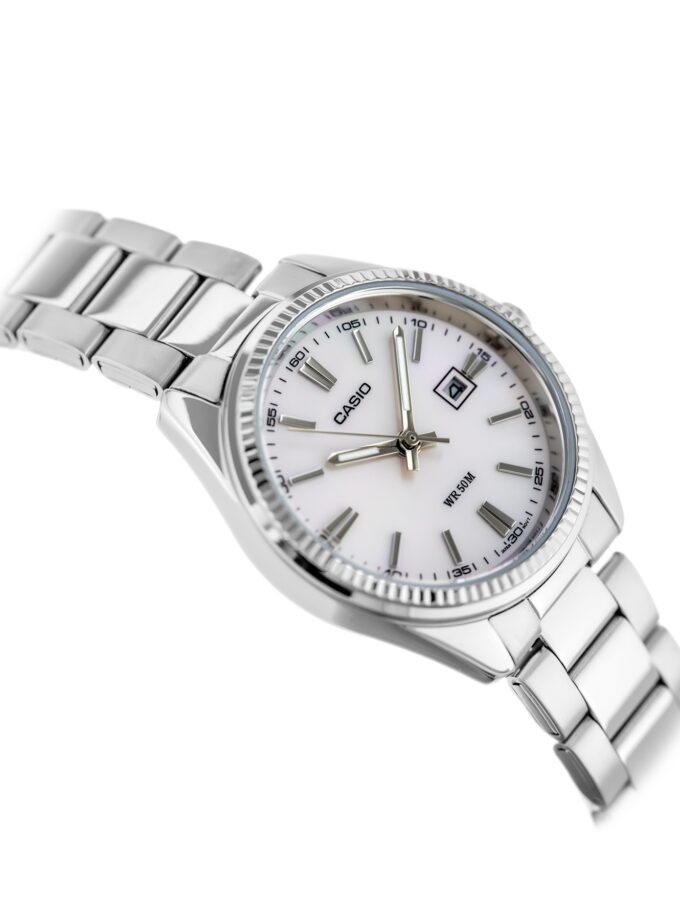Montre Femme Casio Quartz - Acier Inoxydable Argent Cadran Rose Dateur - Etanche WR30 - LTP-1302DS-4AVDF