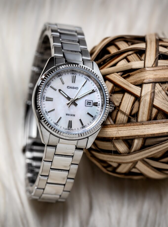 Montre Femme Casio Quartz - Acier Inoxydable Argent Cadran Rose Dateur - Etanche WR30 - LTP-1302DS-4AVDF