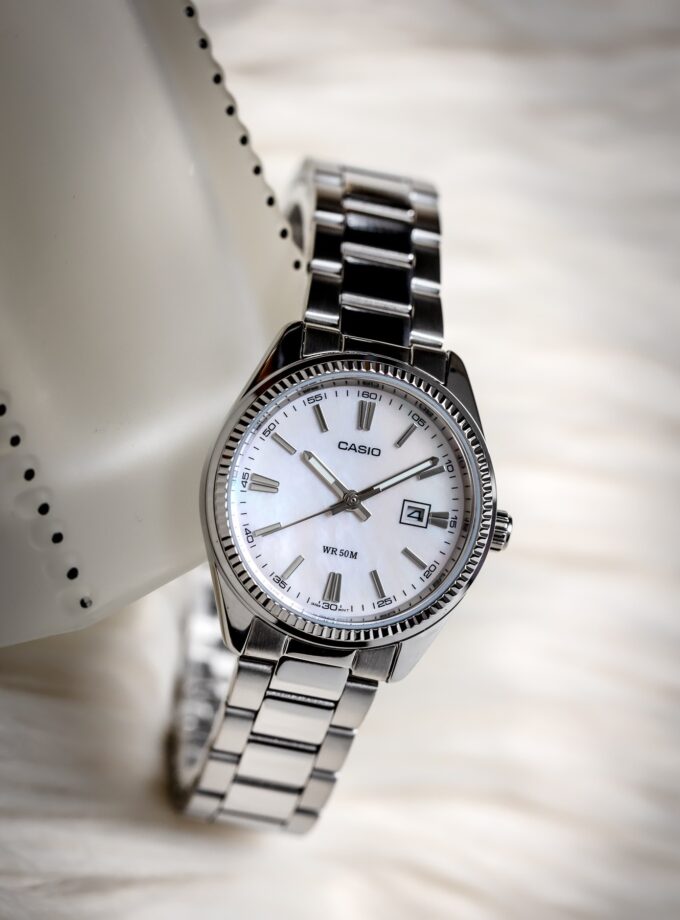 Montre Femme Casio Quartz - Acier Inoxydable Argent Cadran Rose Dateur - Etanche WR30 - LTP-1302DS-4AVDF