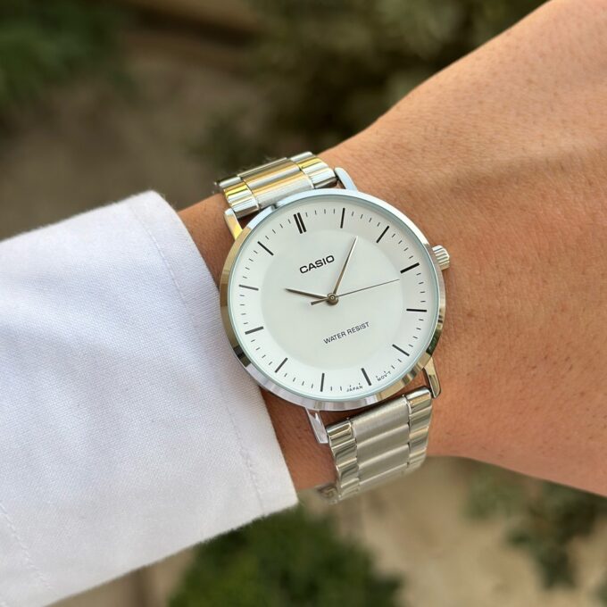 Montre Analogique Casio Pour Homme, Minimaliste, Bracelet en Acier Gris, Cadran Blanc Concave, 3 Aiguilles - MTP-VT04D-7EDF