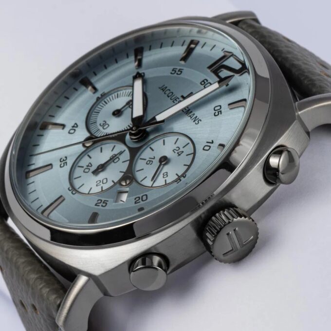 Montre Homme Jacques Lemans Collection Lugano 1-1645 - Chronographe Acier Inoxydable Massif - Diamètre 46 mm - Affichage Analogique Index - Bracelet en Cuir Gris/Bleu Surpiqûres - Mouvement TMI VD53C 14 - Etanche jusqu'à 10 ATM - 1-1645S