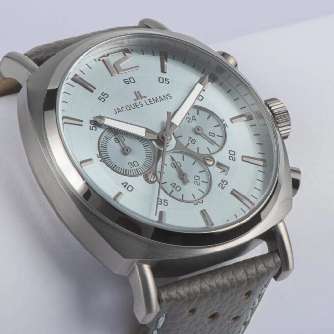 Montre Homme Jacques Lemans Collection Lugano 1-1645 - Chronographe Acier Inoxydable Massif - Diamètre 46 mm - Affichage Analogique Index - Bracelet en Cuir Gris/Bleu Surpiqûres - Mouvement TMI VD53C 14 - Etanche jusqu'à 10 ATM - 1-1645S