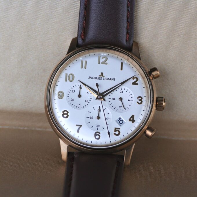 Montre chronographe homme - Jacques Lemans - Quartz, Acier inoxydable, Bracelet cuir brun, Cadran beige, Verre plastique - 39mm - Réf. N-209ZL