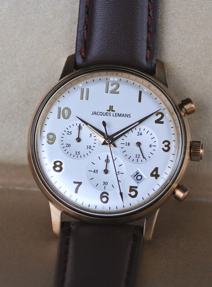 Montre chronographe homme - Jacques Lemans - Quartz, Acier inoxydable, Bracelet cuir brun, Cadran beige, Verre plastique - 39mm - Réf. N-209ZL